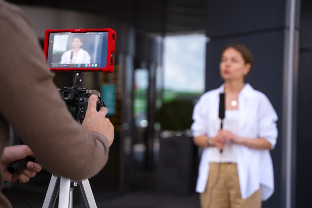 Expert en captation live, vidéo et sonorisation à Saint-Étienne. Découvrez nos 7 engagements pour réussir vos événements professionnels en direct.